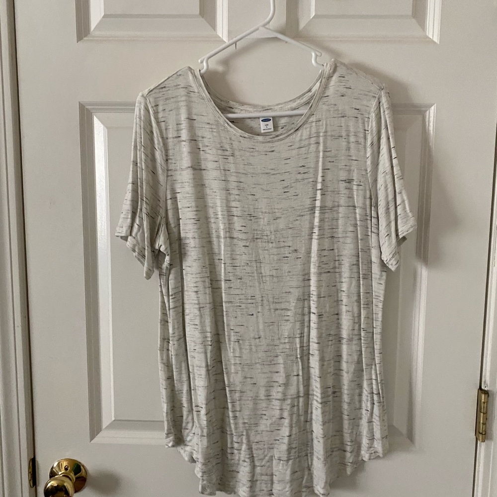 Old navy t shirt